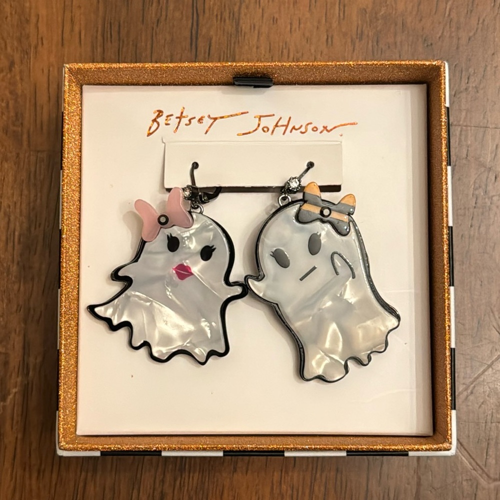🎉Host Pick 🎉NIB Betsey Johnson ghost earrings